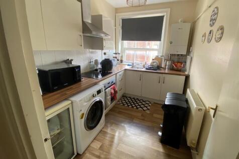 Flat 2 kitchen (1).jpg