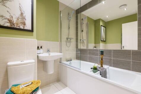 The large main bathroom