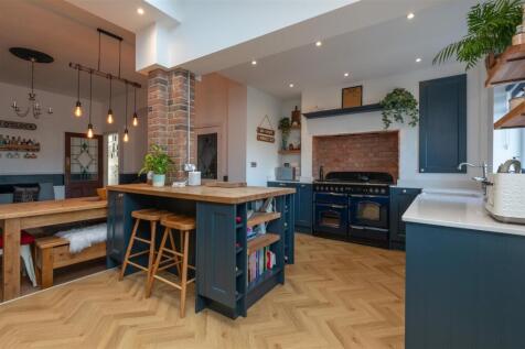 10 - 2 West View BD11 2HN.jpg