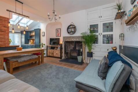 16 - 2 West View BD11 2HN.jpg