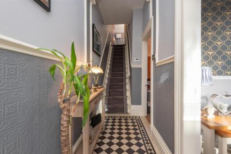 20 - 2 West View BD11 2HN.jpg