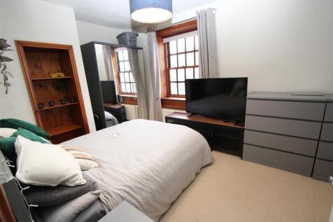 bedroom 1.jpeg