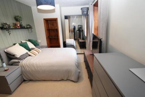 bedroom 2.jpeg