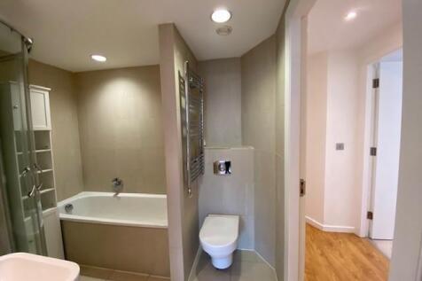 Jack n Jill En Suite