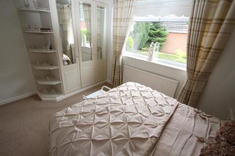 bedroom 1.JPG