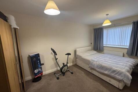 Double Bedroom 4