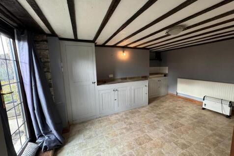 Basement bedroom / Sitting Room