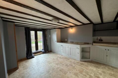 Basement bedroom / Sitting Room