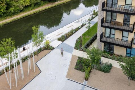 Hayes Village Canalside Lifestyle 2