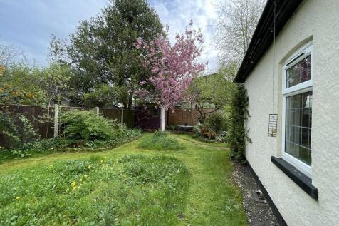 Lynwode Lodge gar...
