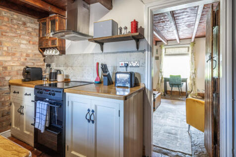 Lapwing Cottage -...
