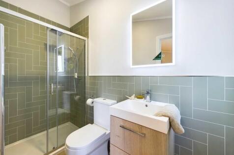 H4 Ensuite by Har...