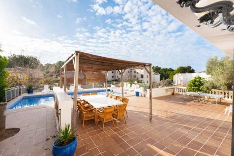 Terrace &amp; pool