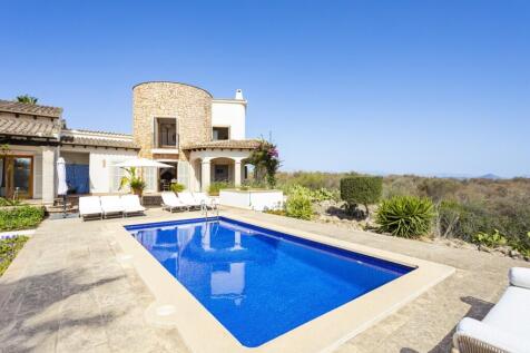 Pool and Exterior (2