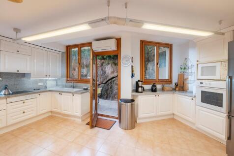 Kitchen (1)