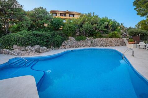 Pool and Exterior