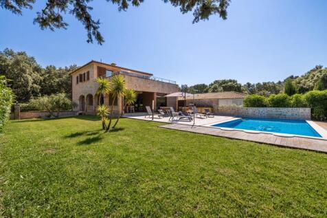 Pool and Exterior (4
