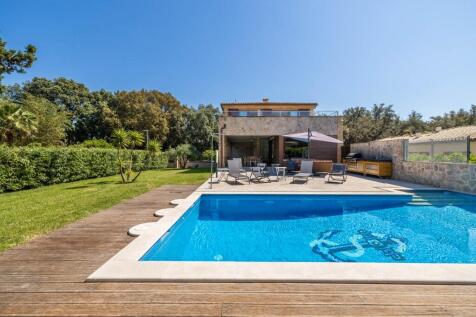Pool and Exterior (2