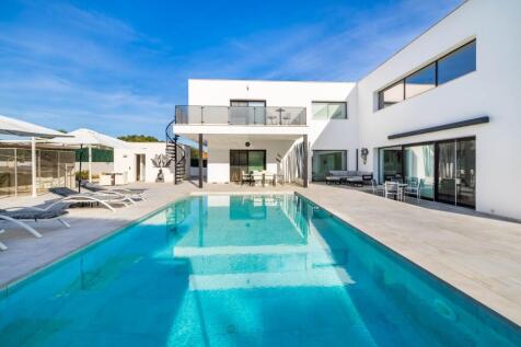 Pool and Exterior (2