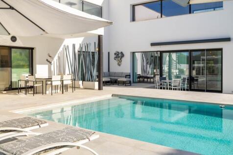 Pool and Exterior (3
