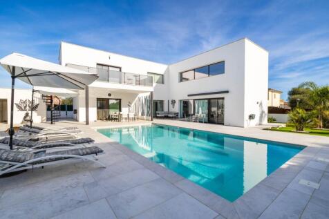 Pool and Exterior (1