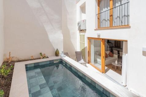 Pool and Exterior (2
