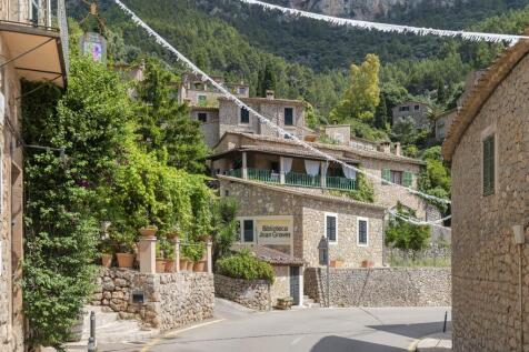 Deia Residential