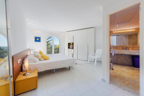 Bedroom (4)