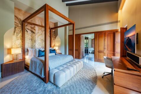 Bedroom 1 (2)