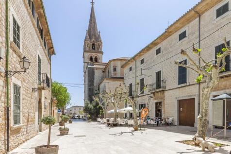 Binissalem Town 01