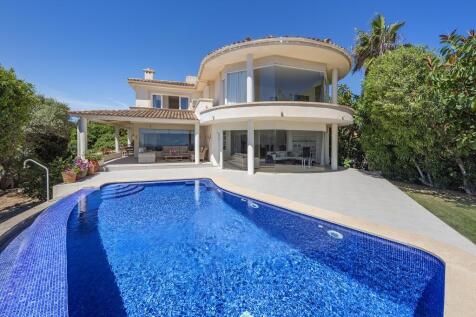 Exterior and Pool