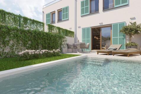 Pool and Exterior