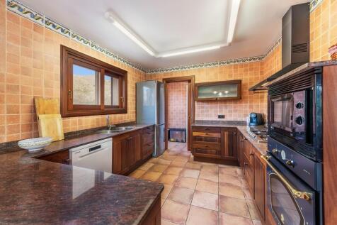 Kitchen (2)