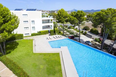 Exterior and Pool (1