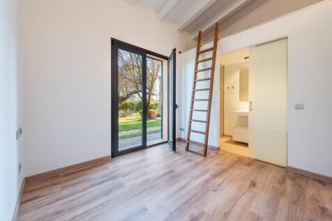 room (2)