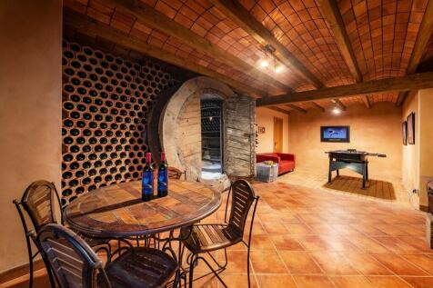 Bodega - Games room