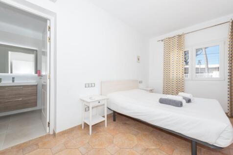 Bedroom (2)