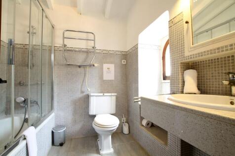 Bathroom (4)