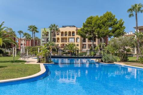 Pool and Exterior (3