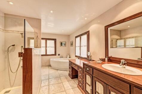 Master Bathroom (2)
