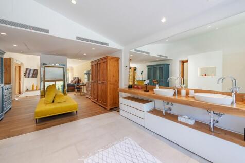 Master Bathroom (1)