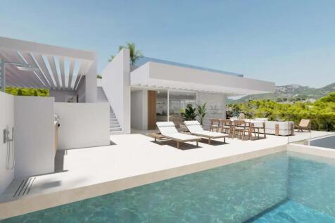 Pool and Exterior