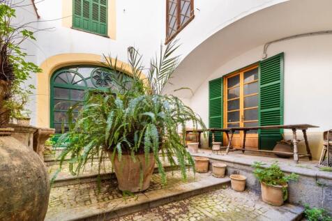 Courtyard (2)