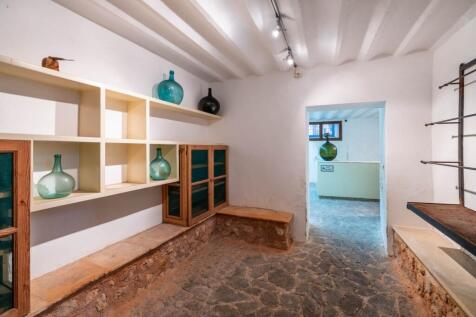 Interior (1)