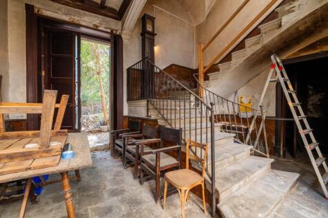 Interior (3)