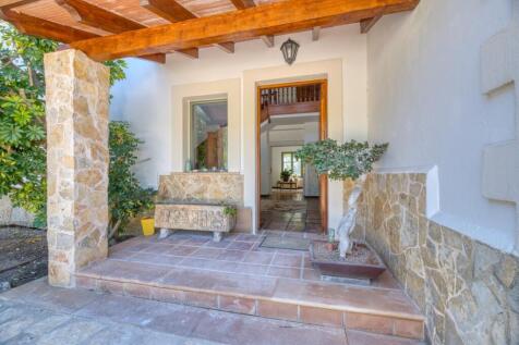 Entrance Hall (2)