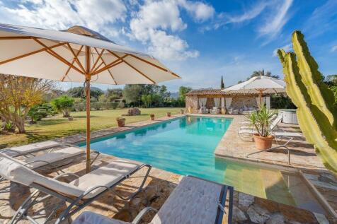 Pool and Exterior (4