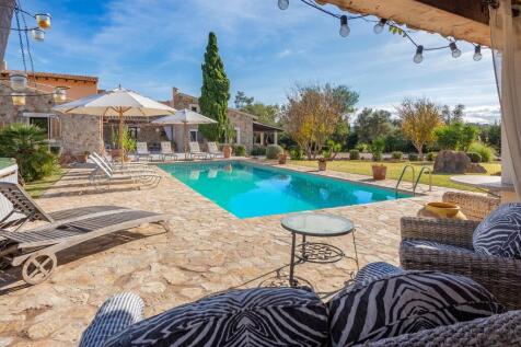 Pool and Exterior (3