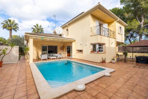 Exterior and Pool (1