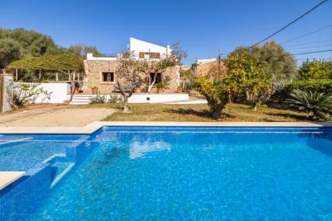 Pool and Exterior (1